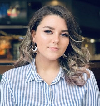 Izzy blog squad profile pic